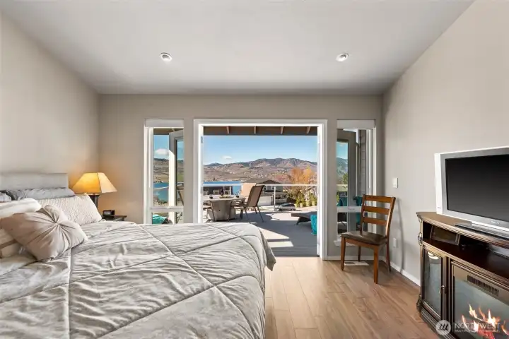 How about a room with a view? Take in beautiful Lake Chelan and mountain scenery right from inside your primary suite which easily accommodates a king bed.