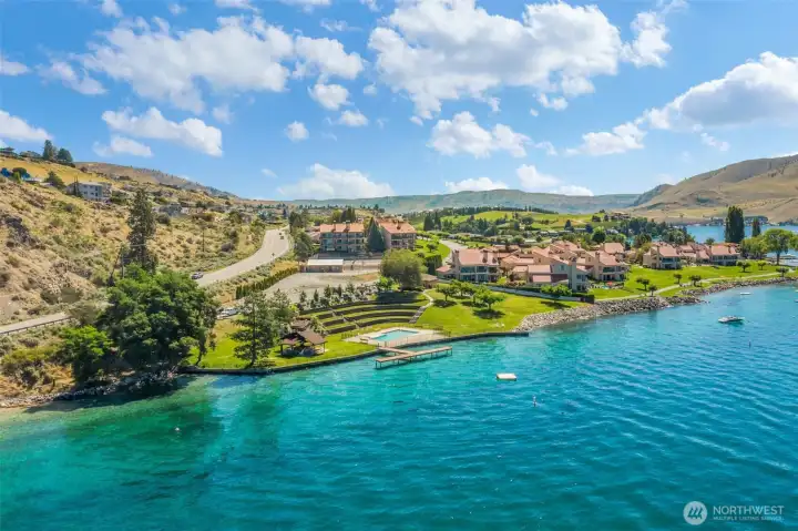 The Lake Chelan Hills main park has a pool, big waterfront with lake swimming, playground, BBQ area, & playground.