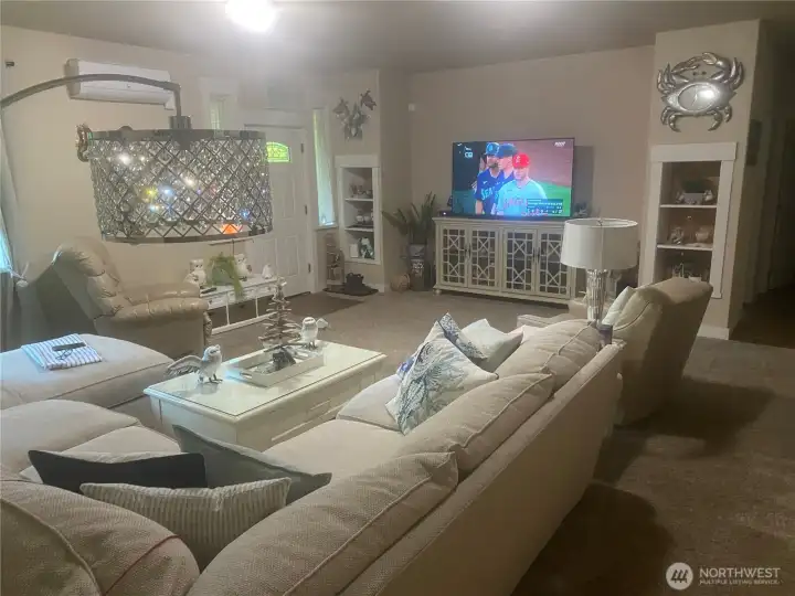 Unit 7720 LR (Picture prior to this tenancy)