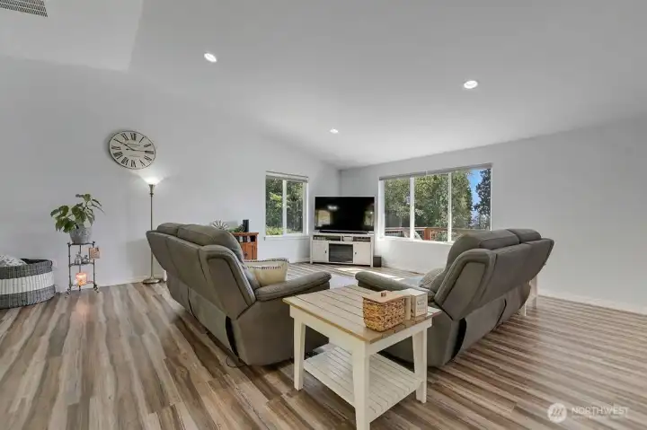 Step into this open floor plan. Living rom is light filled a great gathering setting.
