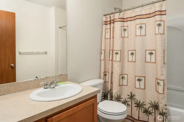 2nd en suite upstairs 2nd en suite upstairs