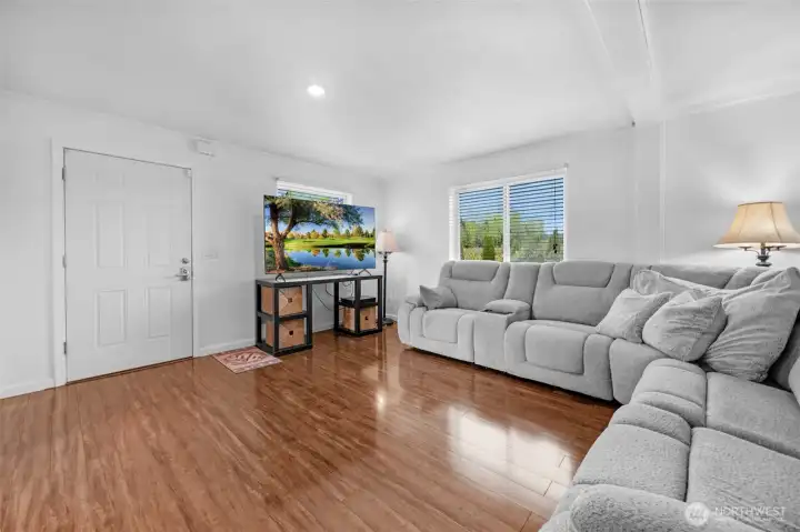 Entry/iving