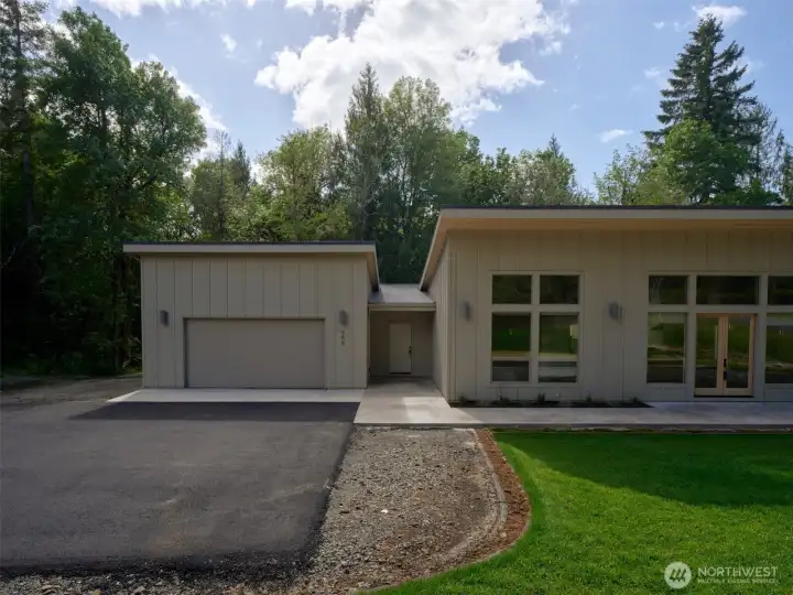 Entry/Garage