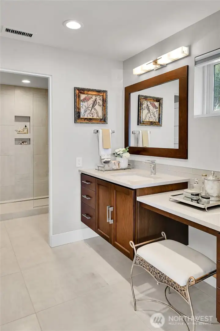 2nd Primary bath with walk-in closet 2nd Primary bath with walk-in closet