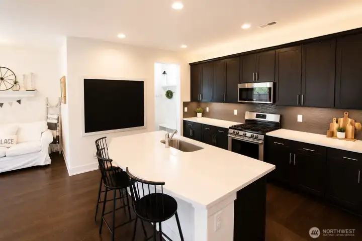 Kitchen w/ eating area Kitchen w/ eating area