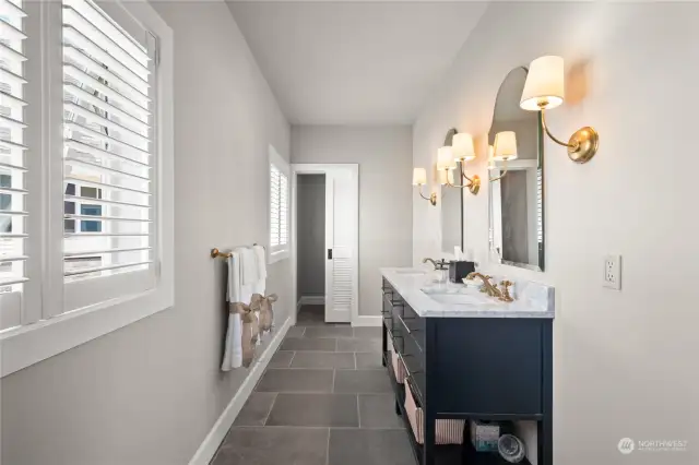 Guest Quarters Bathroom