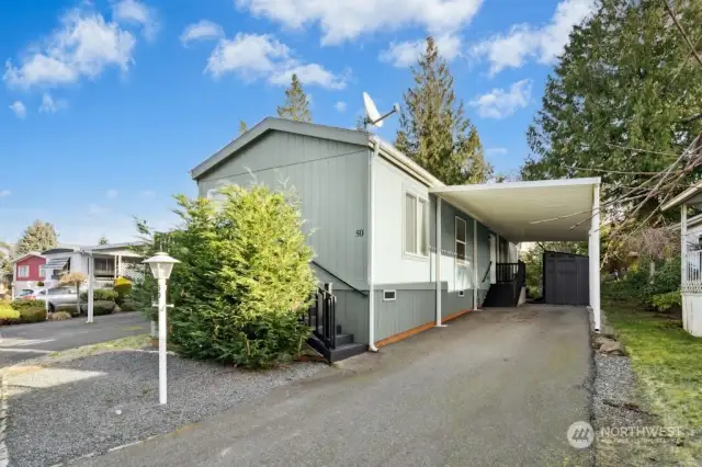 Built in 2018, Well Maintained 2BR/1Full Bath Manufactured Home In Lynnwood Heights.