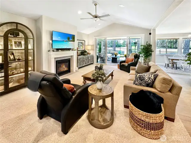 Open and light design with wonderful views.