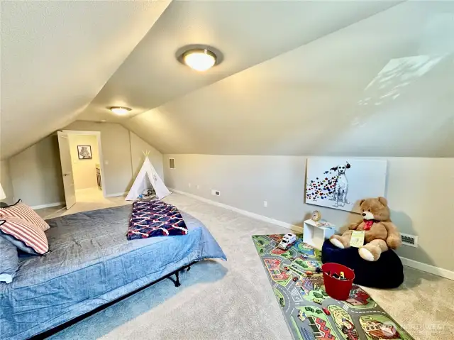 Another view of bonus room