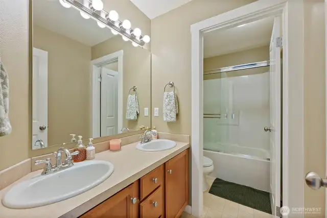 Full Bathroom 2