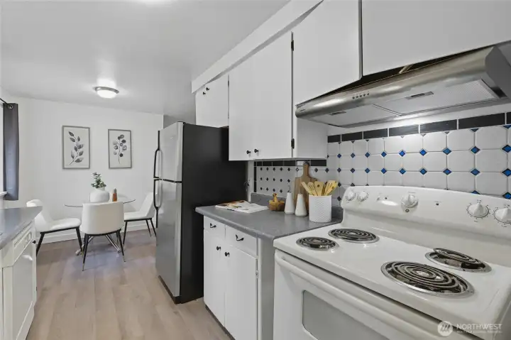 Eat-in-kitchen