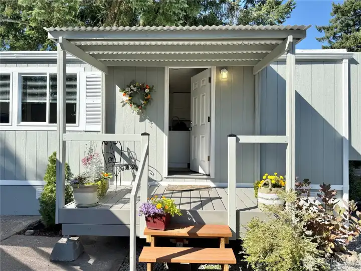 Beautiful, like new home in ALL-AGES Twin Firs