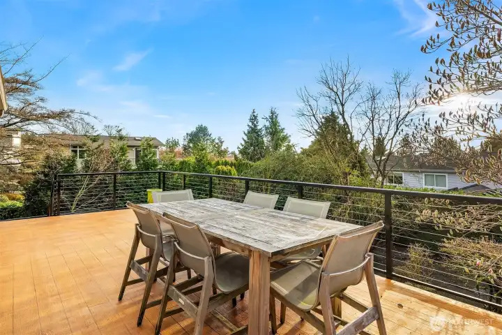 Enjoy beautiful Western sunset views while dining 'al Fresca'.