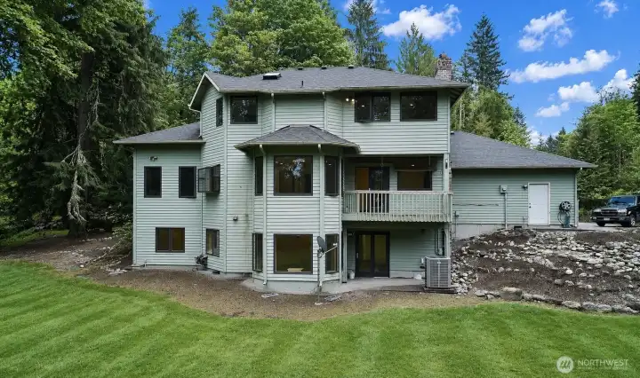 Separate entrance from driveway to downstairs ADU space