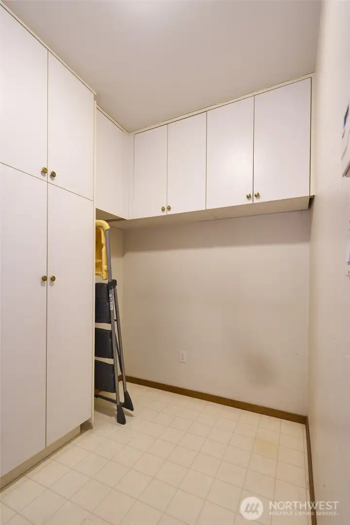 Storage/mud room off garage