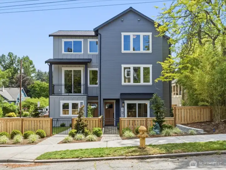 Amazing neighborhood pocket Arboretum / Montlake