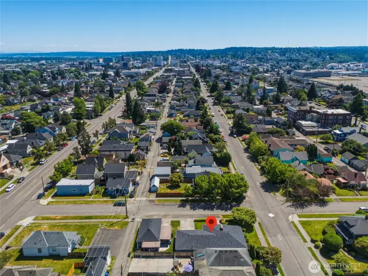 Located in Everett’s highly sought-after Bayside neighborhood, this home enjoys one of the city’s most established settings.