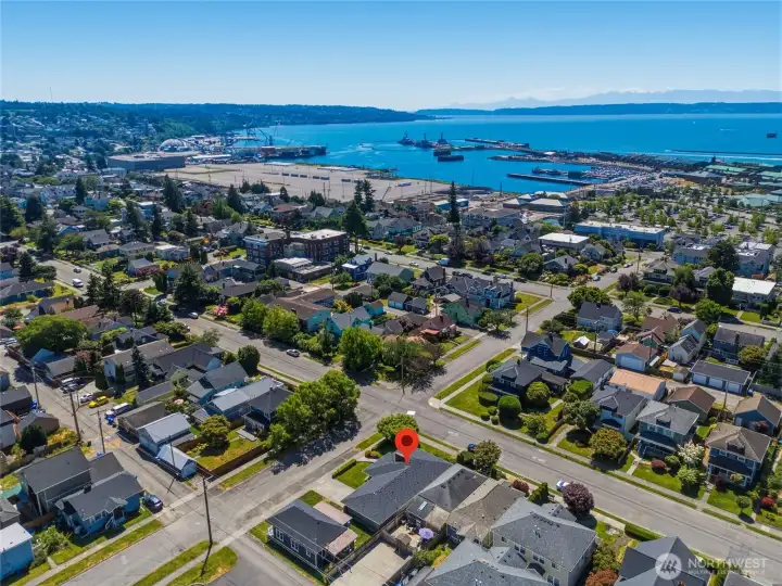Grand Avenue Park  is within walking distance and offers stunning waterfront views. Downtown Everett’s shops, restaurants, and amenities are just minutes away.