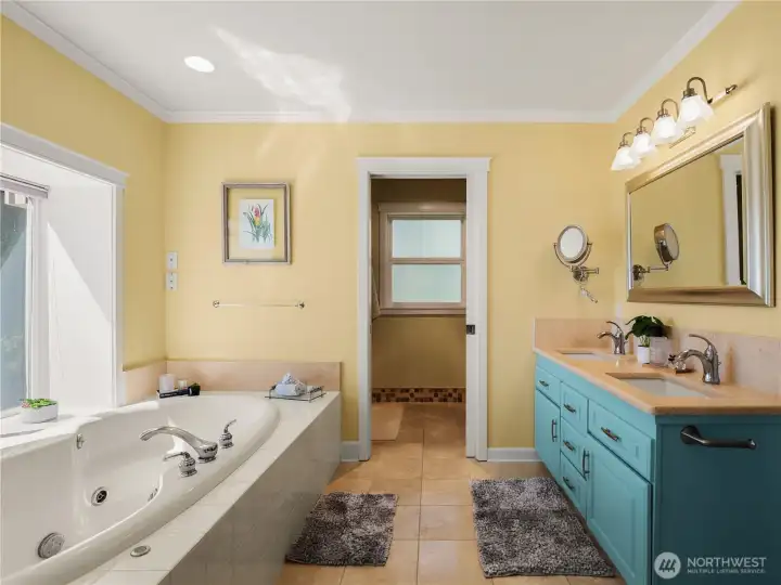Large jetted tub and double sinks. Large jetted tub and double sinks.