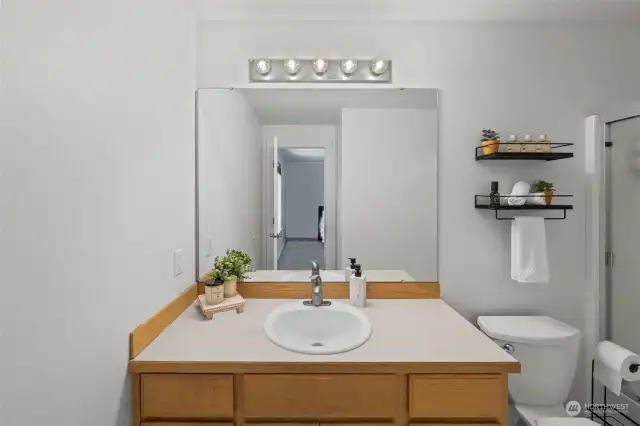 Primary suite attached full bathroom