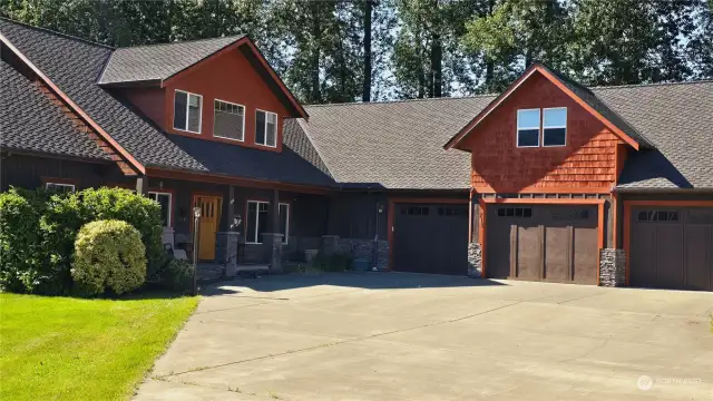 Builders own home! Exceptional quality & upgrades. On the Nooksack and built on a higher elevation: This home has never flooded. Nearly 2 acres of private land in a quiet, dead-end neighborhood of high desirability.