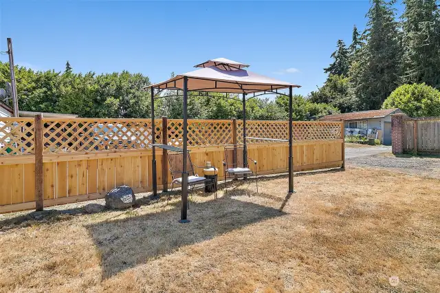 Newly fenced frontyard w/ large patio is perfect for outdoor gatherings