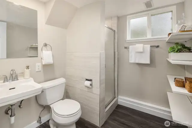 Refreshed Hallway Bathroom (Lower Level)