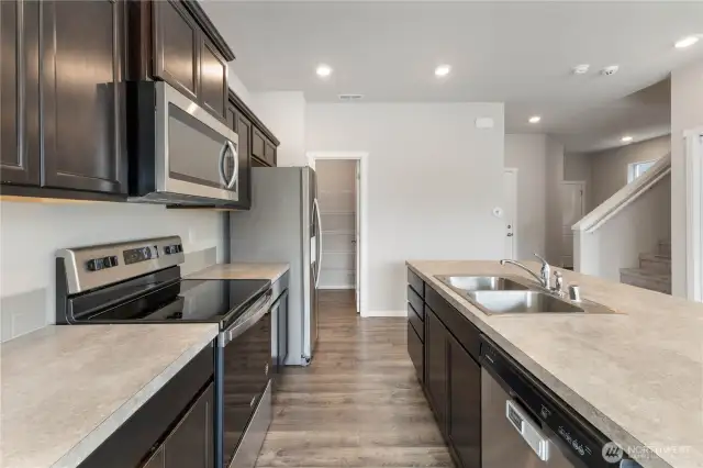 Clean & move in ready!