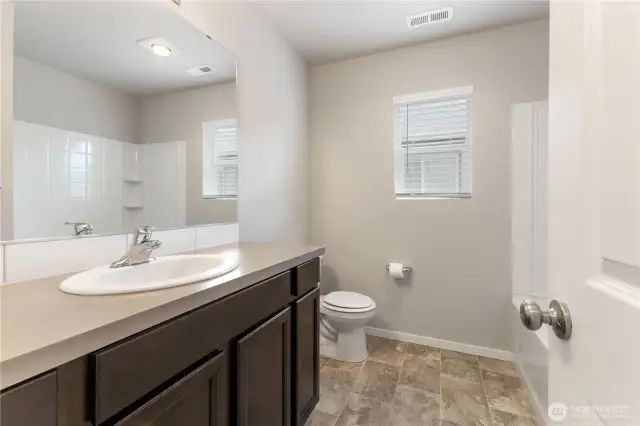 Full hall bath on 2nd floor.