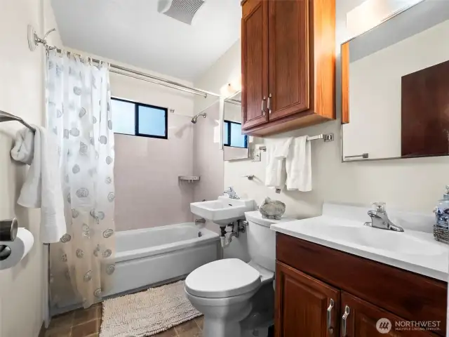 Double sinks in bathroom