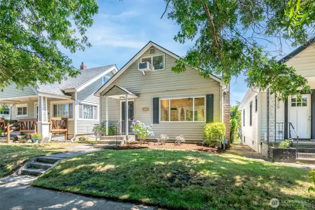Welcome to 923 S Grant Ave, Tacoma, WA 98405