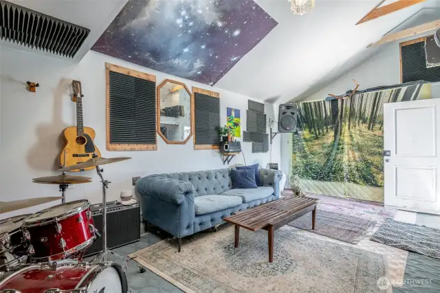 This garage can also be used as a "normal" garage.