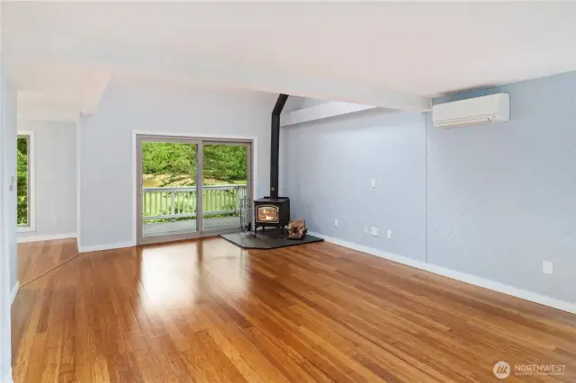 Same view of the living room without staging. Imagine your things in this beautiful golf-course, 3-bedroom, 2-full bath home! With HOA dues of only $500/month, you can relax and leave the landscaping and building maintenance to the HOA.