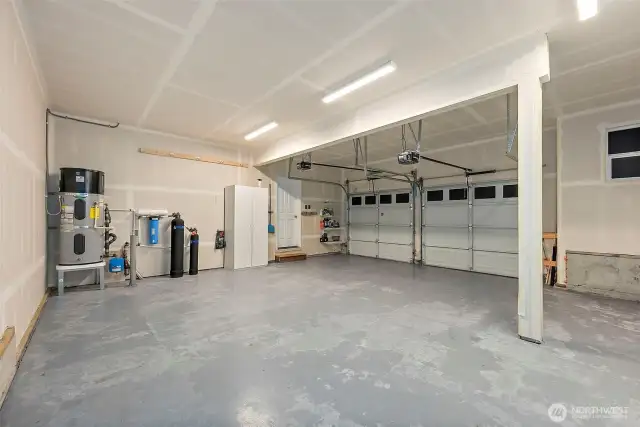 Very large, 2 car garage (603 sqft)