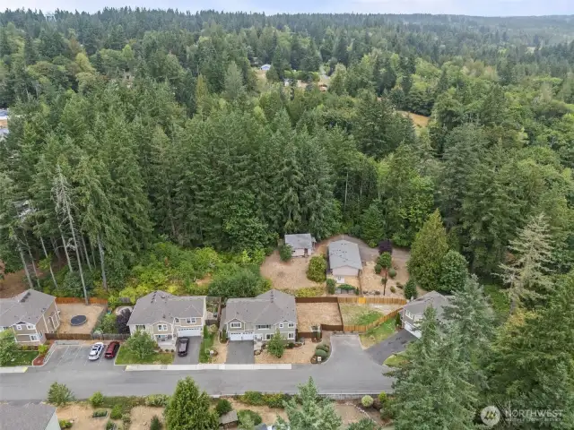 Amazing location close to ferries, navel shipyard, shops, schools, state and county parks.