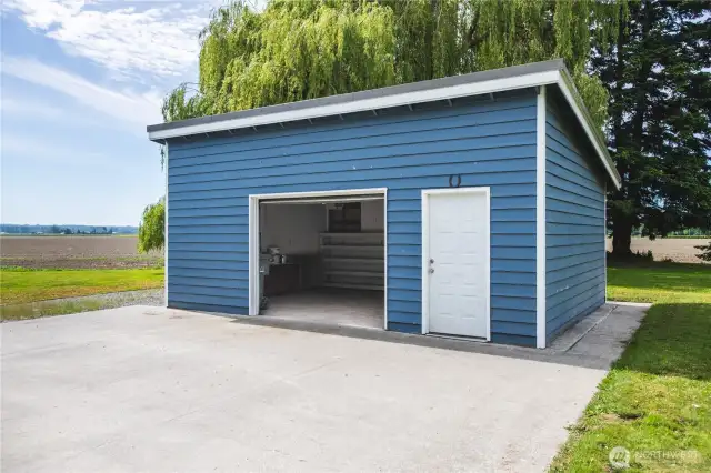 Detached garage