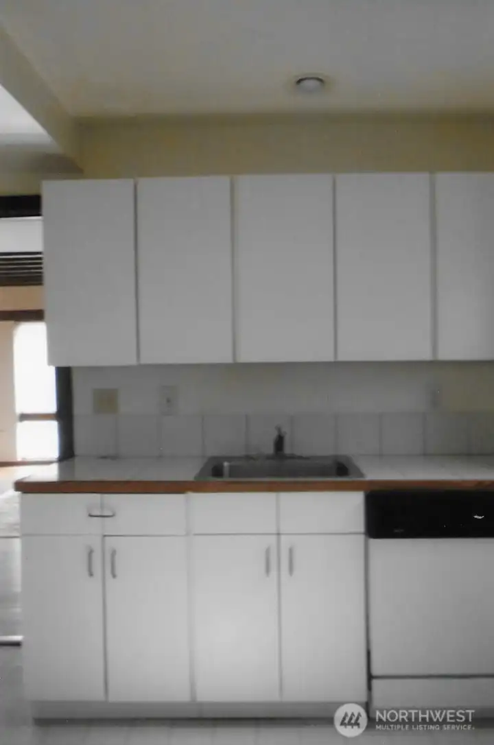 The front top apt is unit 3 and is the largest apt and is vintage 1980's