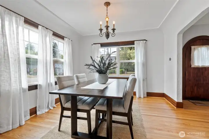 A "just the right size" Dining Room