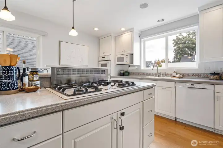 So much storage and counter space - dreamy!