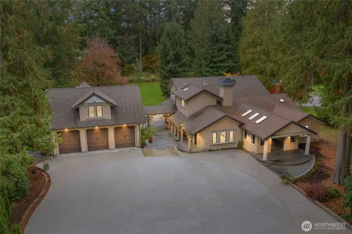 Minutes to Downtown Snohomish, yet feels a world away! Your Home Your Haven!