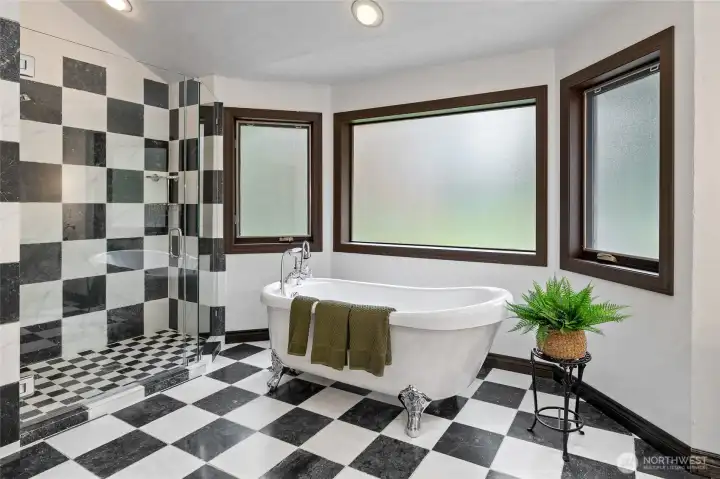 Carrara Italian Marble ~ A Fun Artistic Expression in the Primary 5-piece En-suite