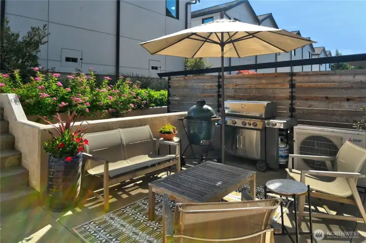 Patio with excellent privatization - previously furnsihed