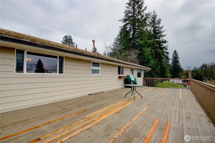 Huge back deck with mountain views
