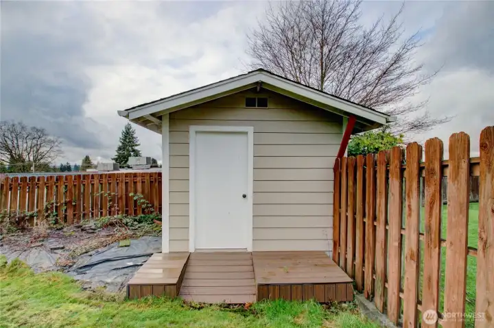 Garden/tool shed