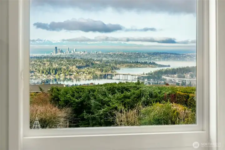 Love this city, mountain and lake view.