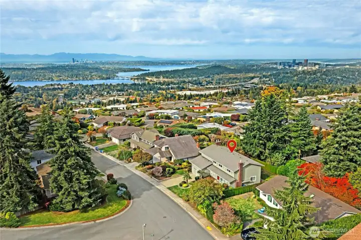 Easy access to downtown Seattle and Bellevue