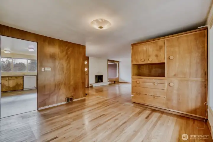 Dining Room with a peek into the kitchen and Living Room. It's a great floorplan for entertaining and living that Hawthorne Hills lifestyle.