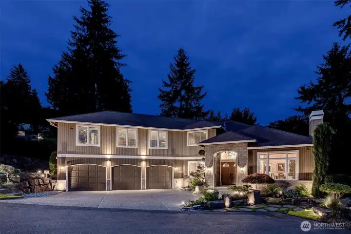 Perfect in every way, down a quiet and private drive. This...is a really special home! Perfect in every way, down a quiet and private drive. This...is a really special home!