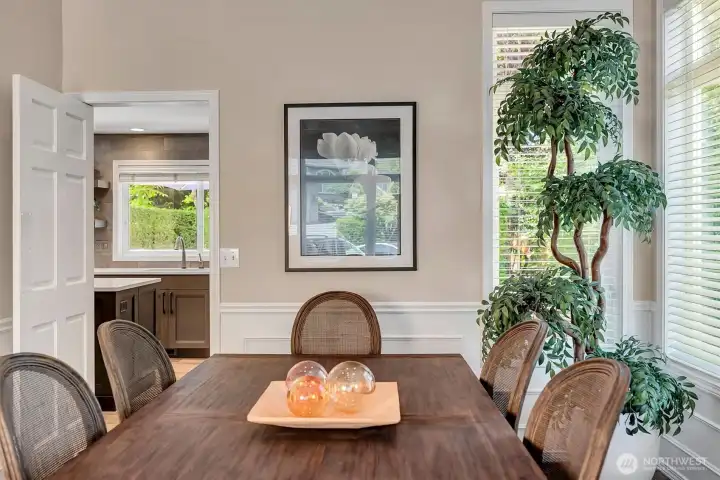Nicely sized dining room w/abundant windows, custom blinds and classic millwork. Nicely sized dining room w/abundant windows, custom blinds and classic millwork.