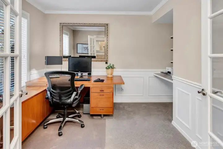 Main floor office w/new paint, designer blinds, millwork and built-ins. Main floor office w/new paint, designer blinds, millwork and built-ins.